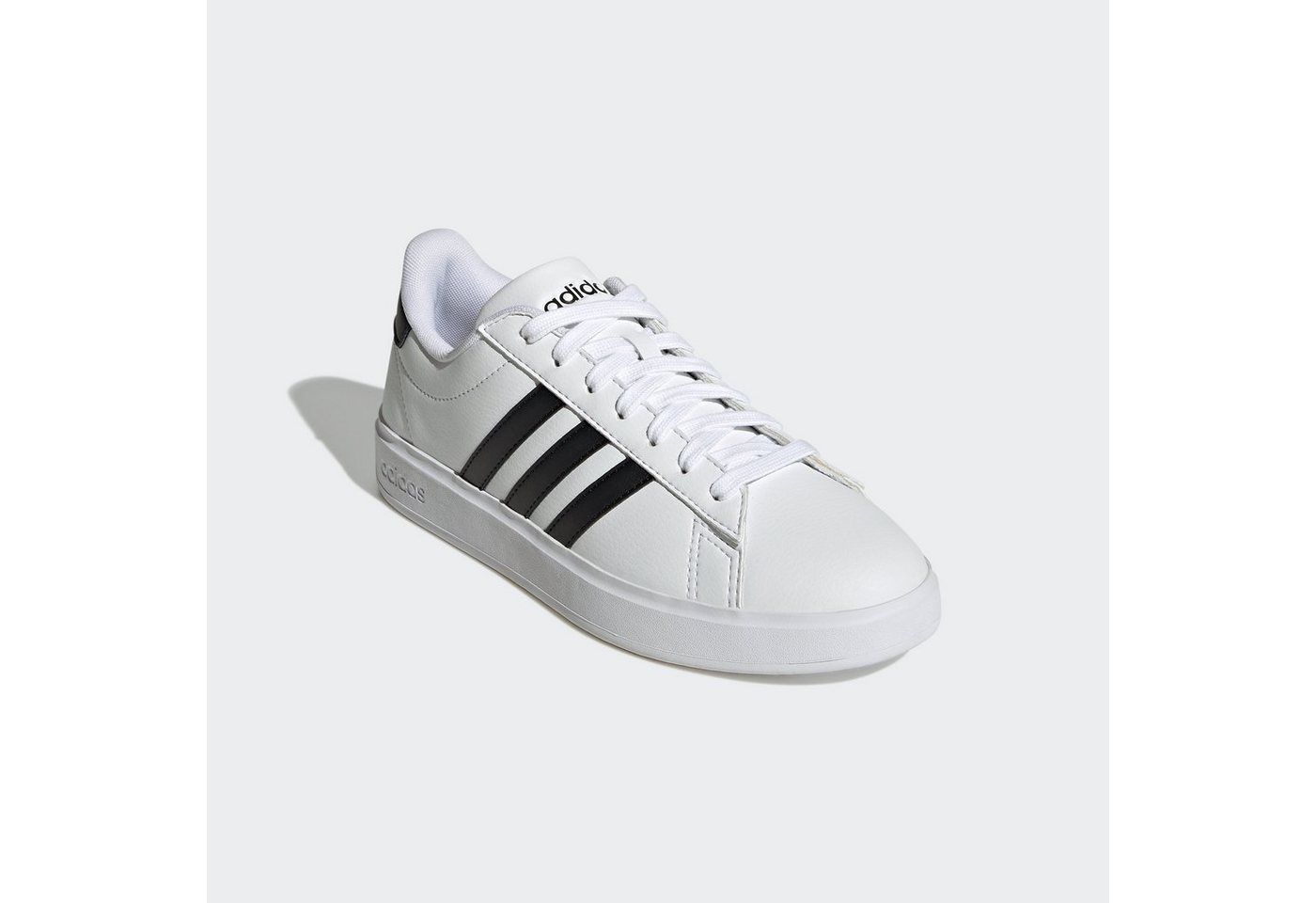 adidas Sportswear GRAND COURT CLOUDFOAM LIFESTYLE COURT COMFORT Sneaker Design auf den Spuren des adidas Superstar (weiß/schwarz)