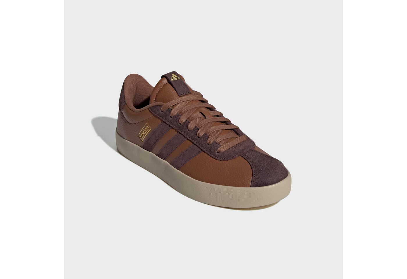 adidas Sportswear VL COURT 3.0 Sneaker inspiriert vom Design des adidas samba (braun/gold)