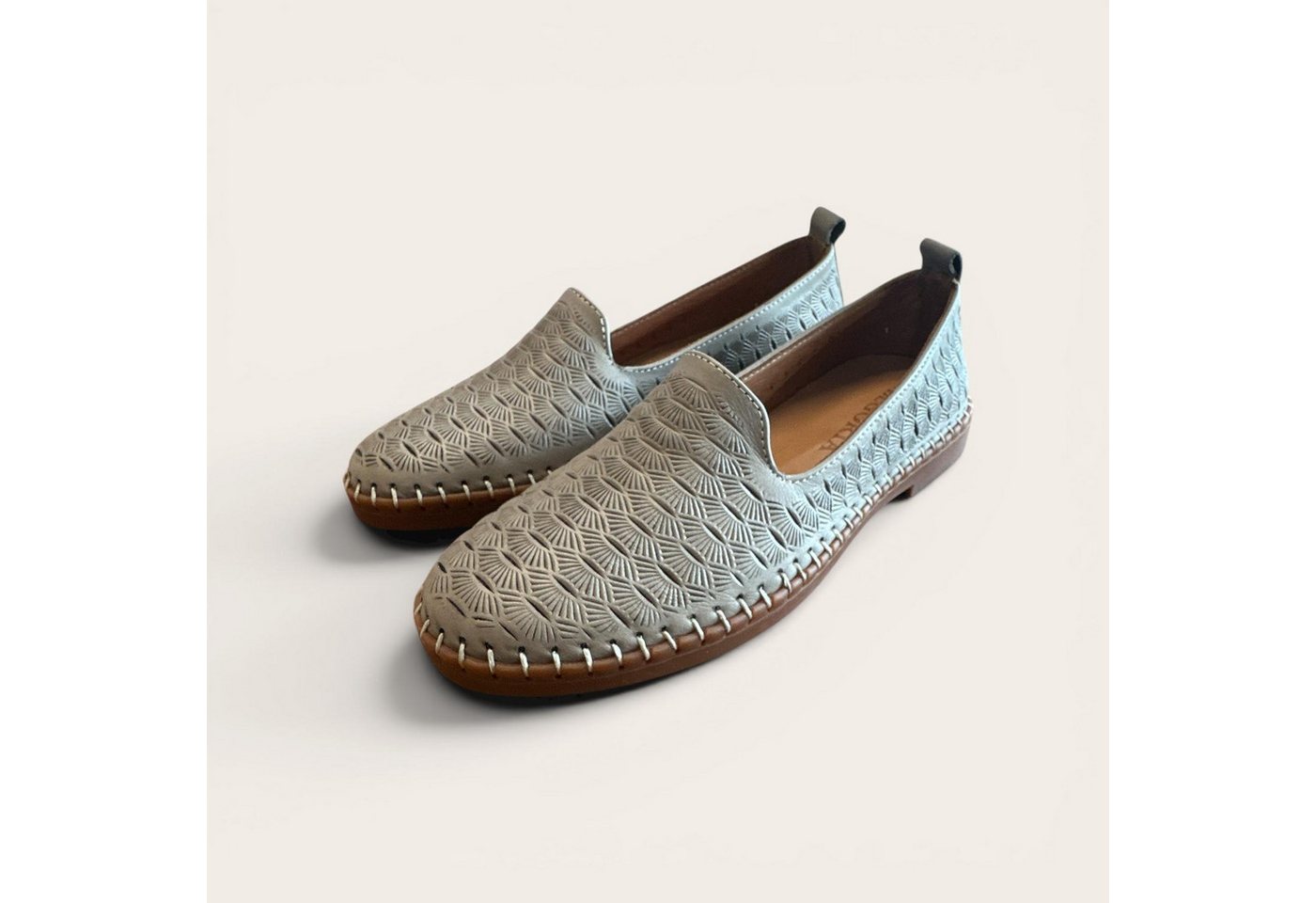 Begoria Artisan - Bestickte Loafer mit dekorativer Kontrastnaht Loafer