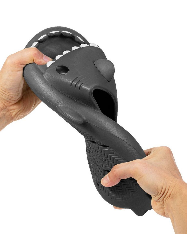 Corimori Bequeme Hai Badeschuhe im Haifisch-Design Badeschuh (Packung, Geschenk) lustige, rutschfeste, schnell trocknende Badeschlappen EU Größe 38-39