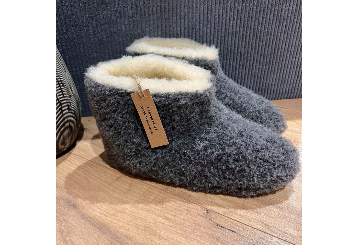 em-ka Hüttenschuhe Schurwolle Lammwolle Winter Warme Wollsocke Hausschuhe Hausschuh Füßwarmer für Damen und Herren Naturprodukt aus Schafwolle (grau)
