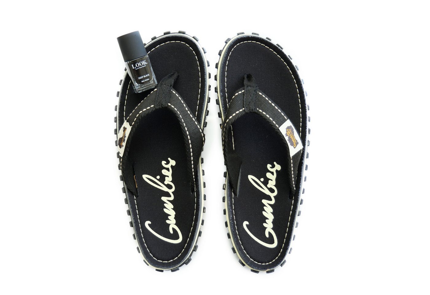 Gumbies Set - BLACK mit dem Nagellack Deep Black T-Strap-Zehentrenner Hergestellt aus recycelten Materialien