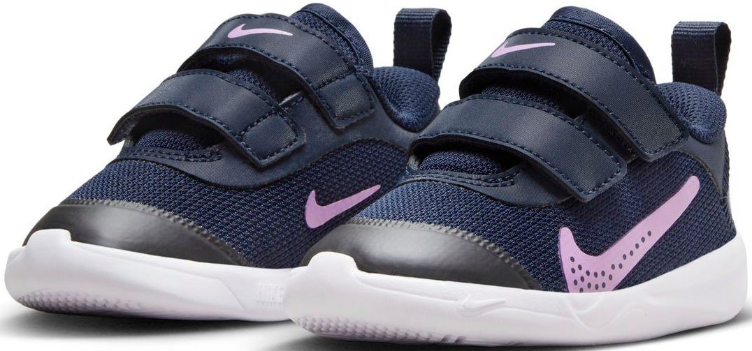 Nike Omni Multi-Court (TD) Hallenschuh mit Klettverschlüssen, für Kinder