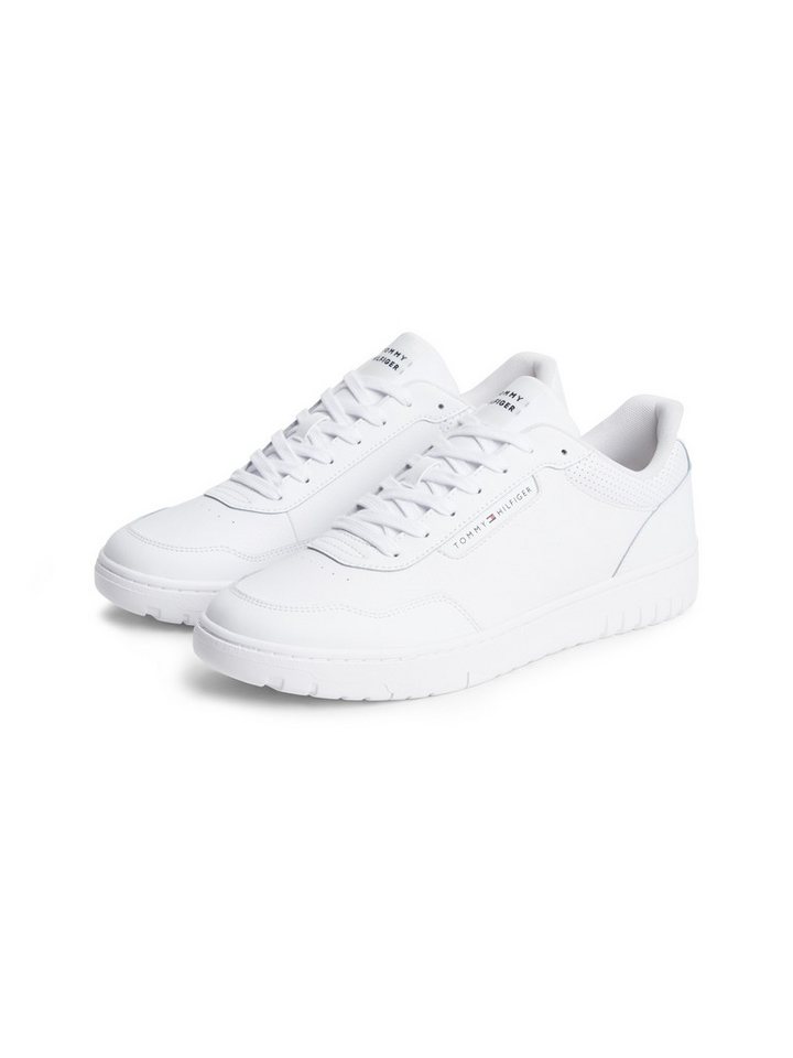 Tommy Hilfiger TH BASKET CORE LEATHER Sneaker Halbschuh, Schnürer mit Perforation am gepolsterten Schaftrand