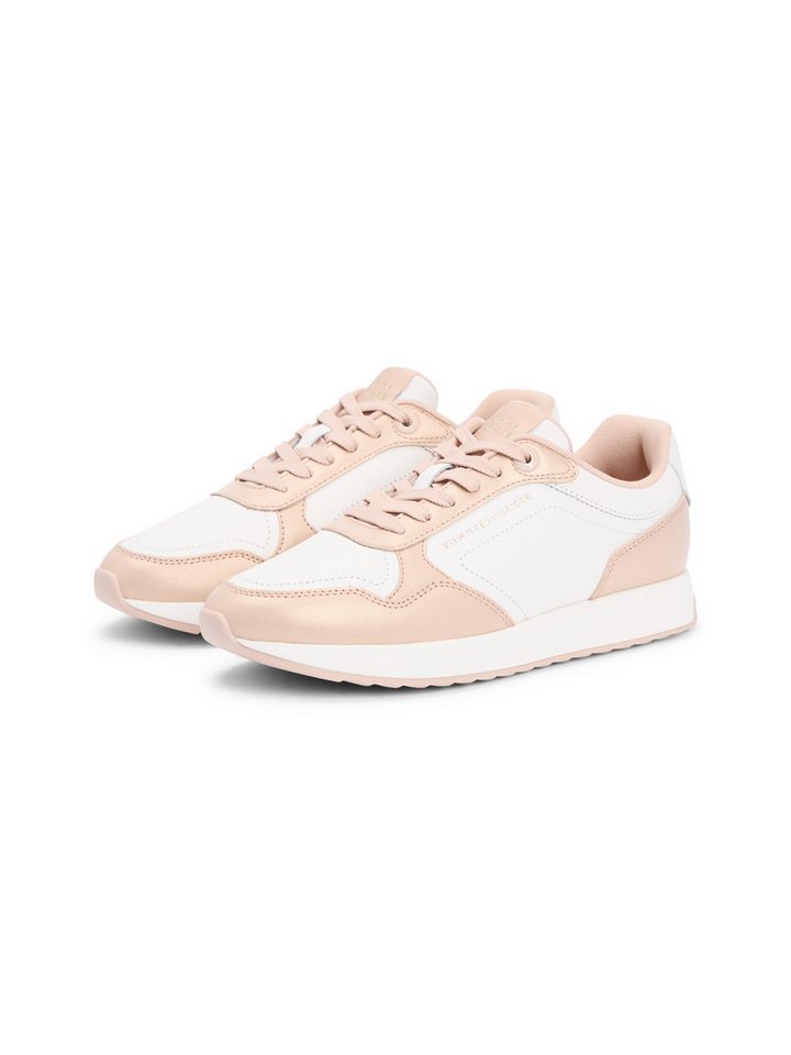 Tommy Hilfiger TH CHIC EVA RUNNER Plateausneaker Freizeitschuh, Halbschuh, Schnürschuh in leicht glänzender Optik (weiß)