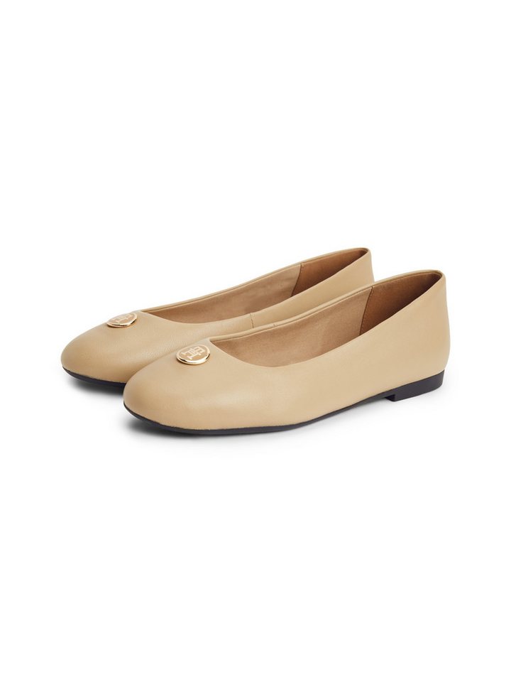 Tommy Hilfiger TH PLATE LEATHER BALLERINA Ballerina Schlupfschuh, Businessschuh mit edlem Schmuckelement - schmale Form (beige)
