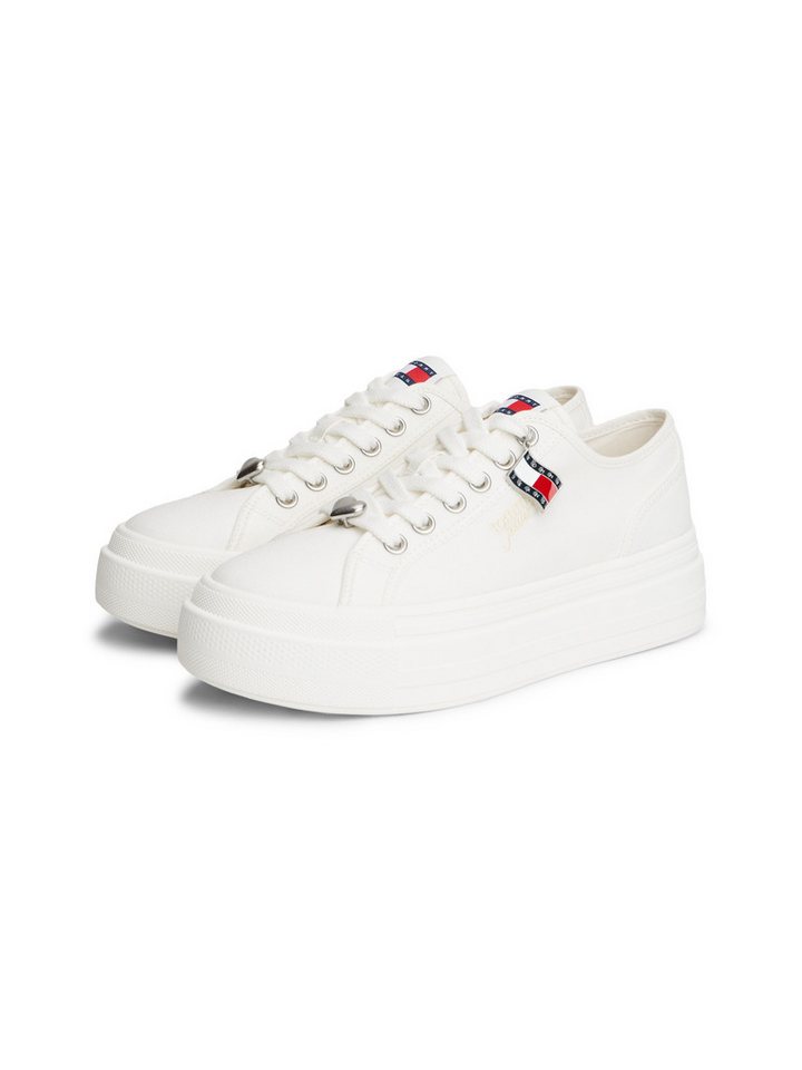Tommy Jeans TJW FLATFORM SNEAKER CHARMS Plateausneaker Halbschuh, Schnürer, Freizeischuh mit kleiner TJ-Flagge als Anhänger (beige)