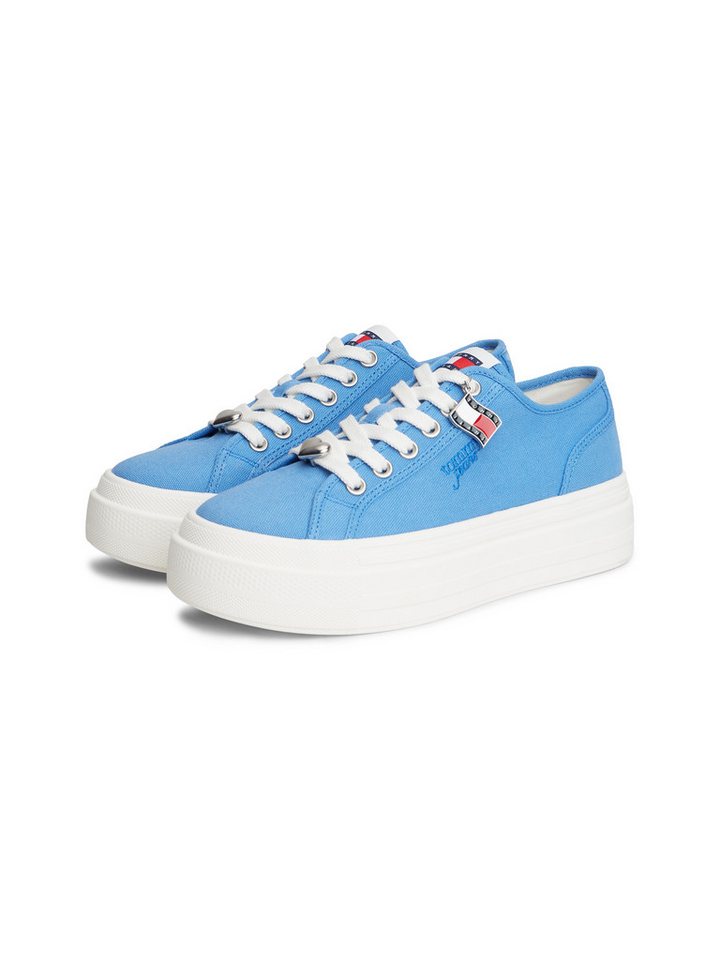 Tommy Jeans TJW FLATFORM SNEAKER CHARMS Plateausneaker Halbschuh, Schnürer, Freizeischuh mit kleiner TJ-Flagge als Anhänger (blau)