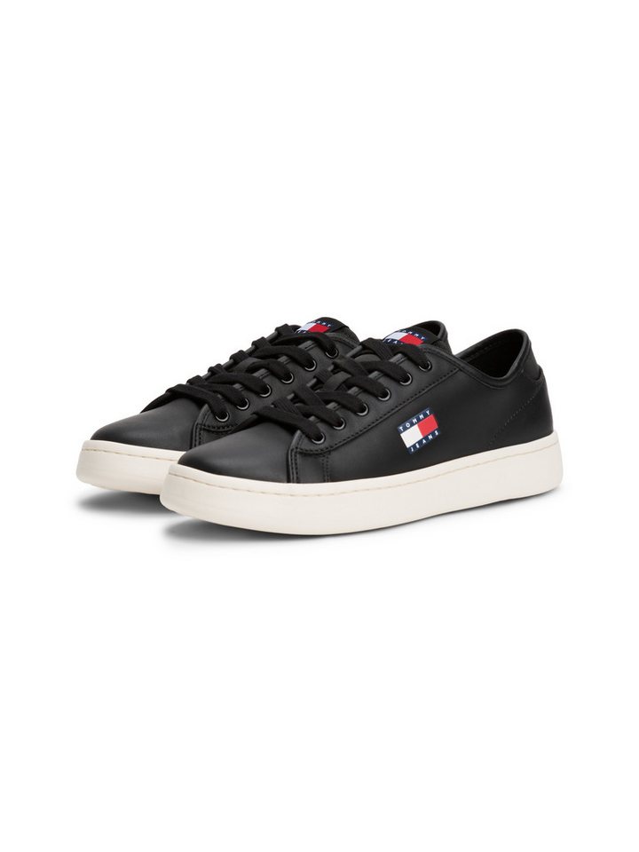 Tommy Jeans TJW LIGHTWEIGHT COURT SNEAKER Plateausneaker, Freizeitschuh, Halbschuh, Schnürschuh mit plakativer Logoflag (schwarz)