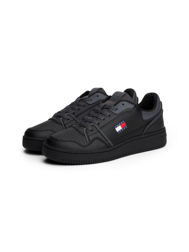 Tommy Jeans TJW RETRO BASKET SNEAKER Plateausneaker, Freizeitschuh, Halbschuh, Schnürschuh mit geprägter Logoflagge (schwarz)