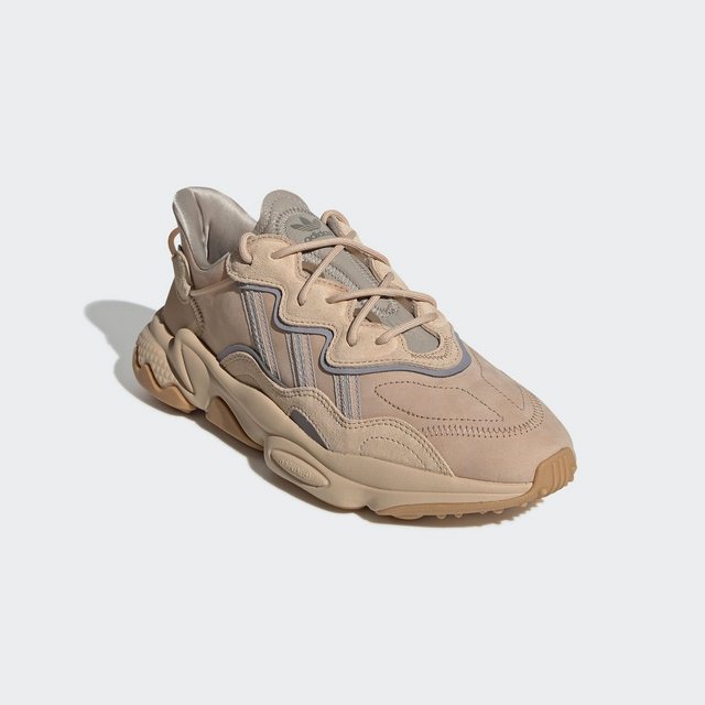 adidas Originals OZWEEGO Sneaker (St Pale Nude / Light Brown / Solar Red)