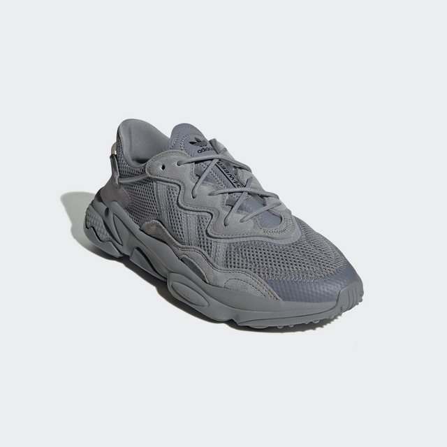adidas Originals OZWEEGO Sneaker (Grey / Grey / Core Black)